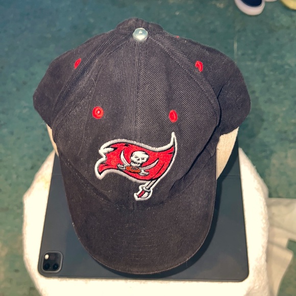 Tampa Bay Buccaneers Cap 🧢. Calling Brady ❤️ - Picture 1 of 4